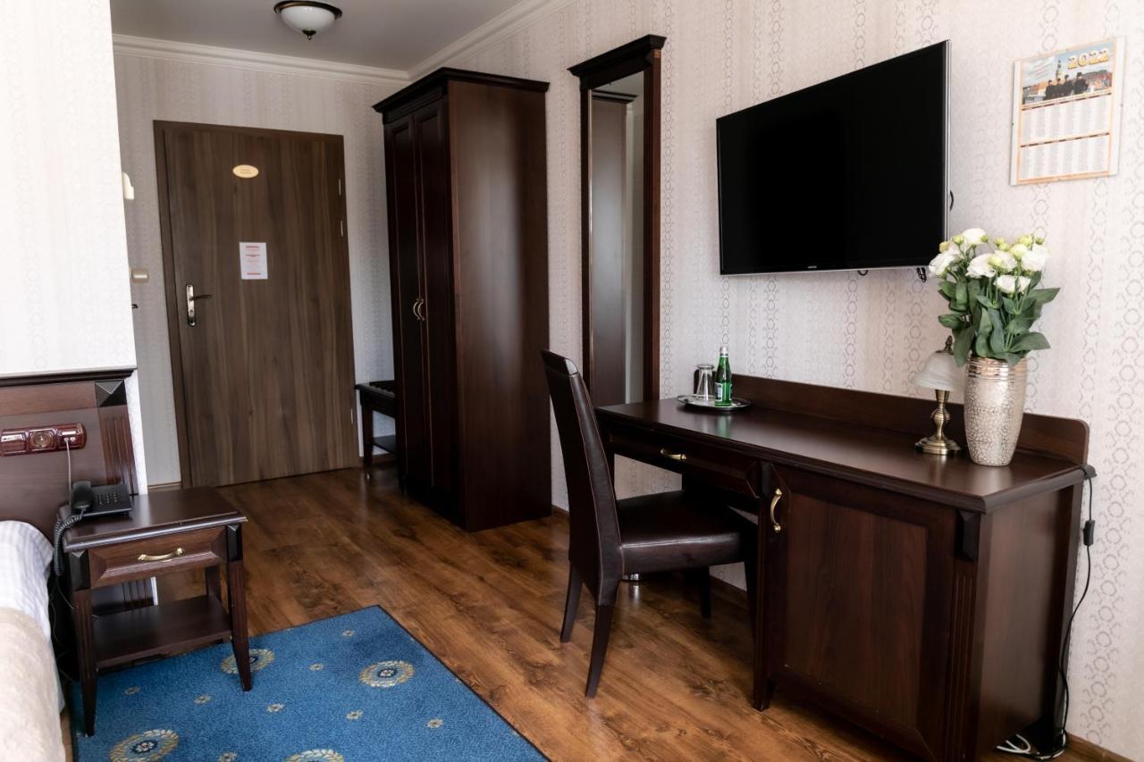 Olawian Hotel Oława Buitenkant foto